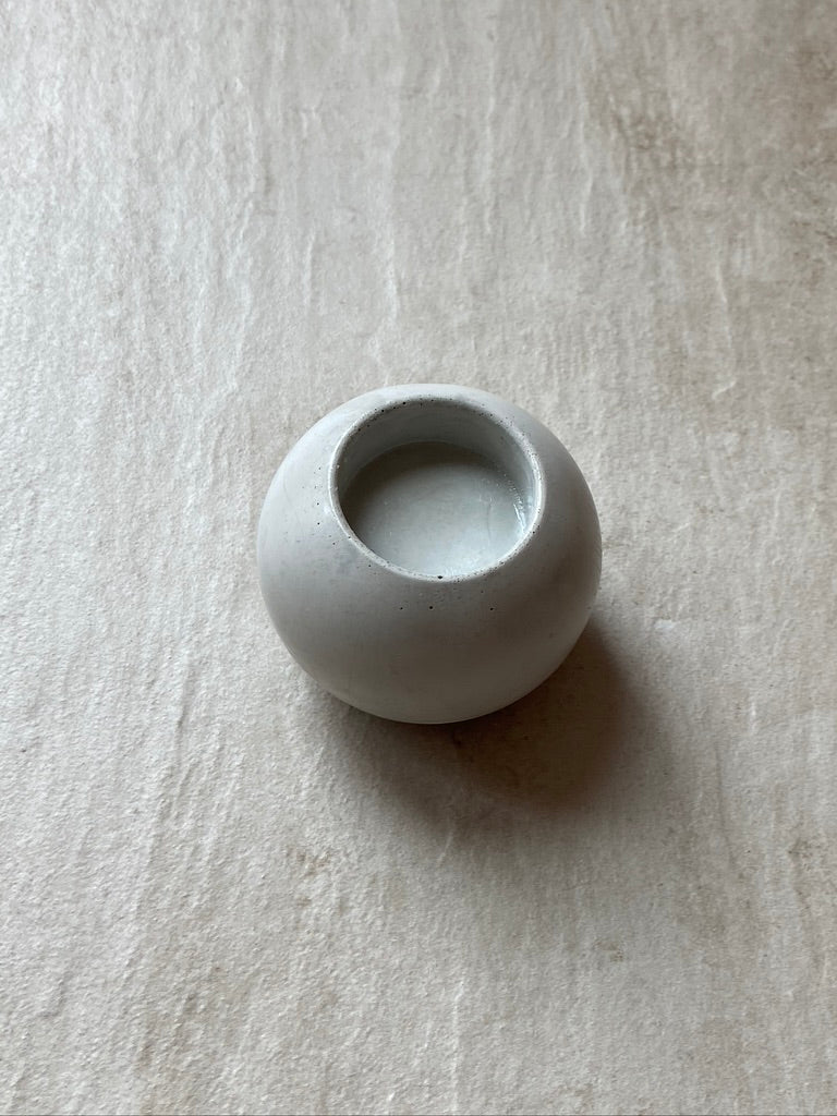 CONCRETE TEALIGHT VESSEL